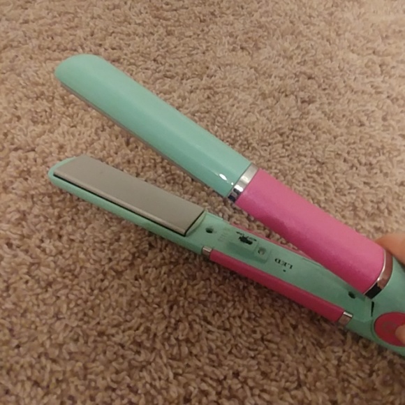 pink and turquoise Chi Straightener